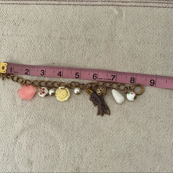 Vintage Romantic Feminine Charm Bracelet Gold Tone - Picture 9 of 10